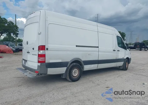 2015 Mercedes-Benz Sprinter 2500 High Roof из США, поврежденный, VIN WD3PE8DB4FP127306